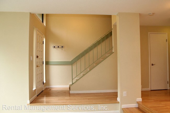 Building Photo - 3 br, 2.5 bath House - 28 Wheatherstone