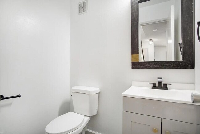 Foto del edificio - 490 Auburn Way