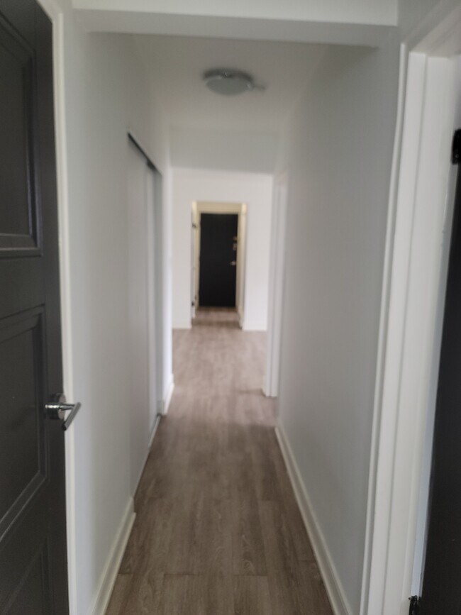 Building Photo - 70 Albert St