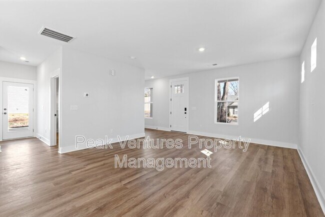 Building Photo - 117 Norbert Ln
