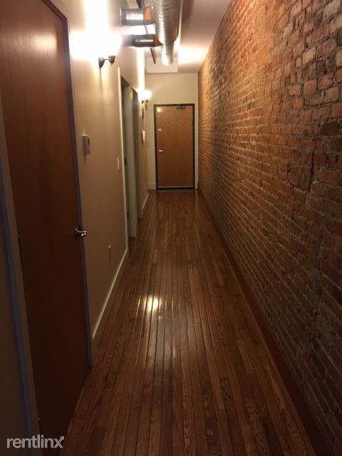 Building Photo - 2 br, 1 bath Condo - Main St. Loft Condo