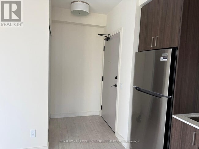 Photo du bâtiment - 8020 Derry Rd