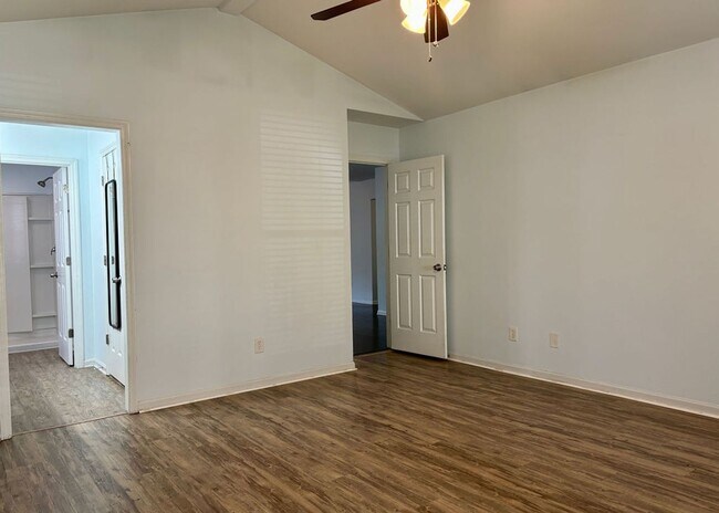Building Photo - Available 10/1. Beautiful 4 BR Home Availa...