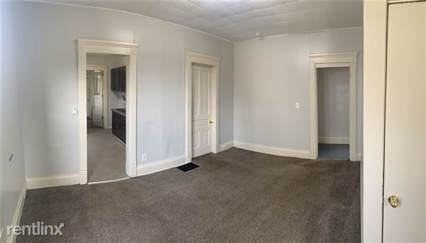 Building Photo - SE 4 BED HOME