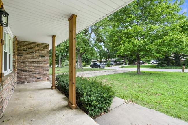 Building Photo - 4267 S Ridgecrest Dr