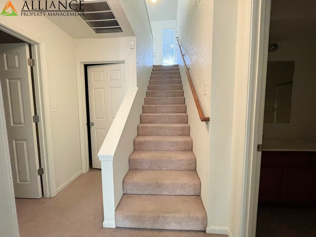 Foto del edificio - West Side Townhome!