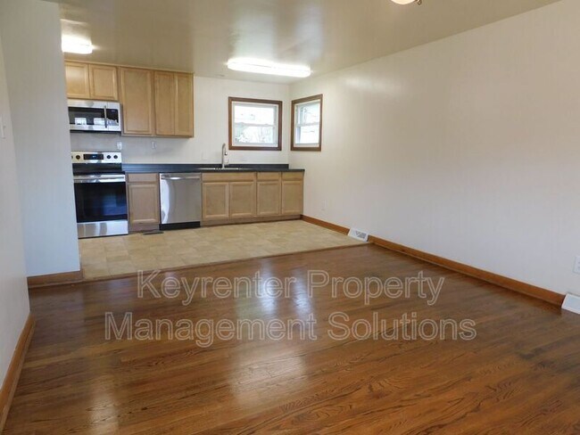 Building Photo - 127 Fraser Ln