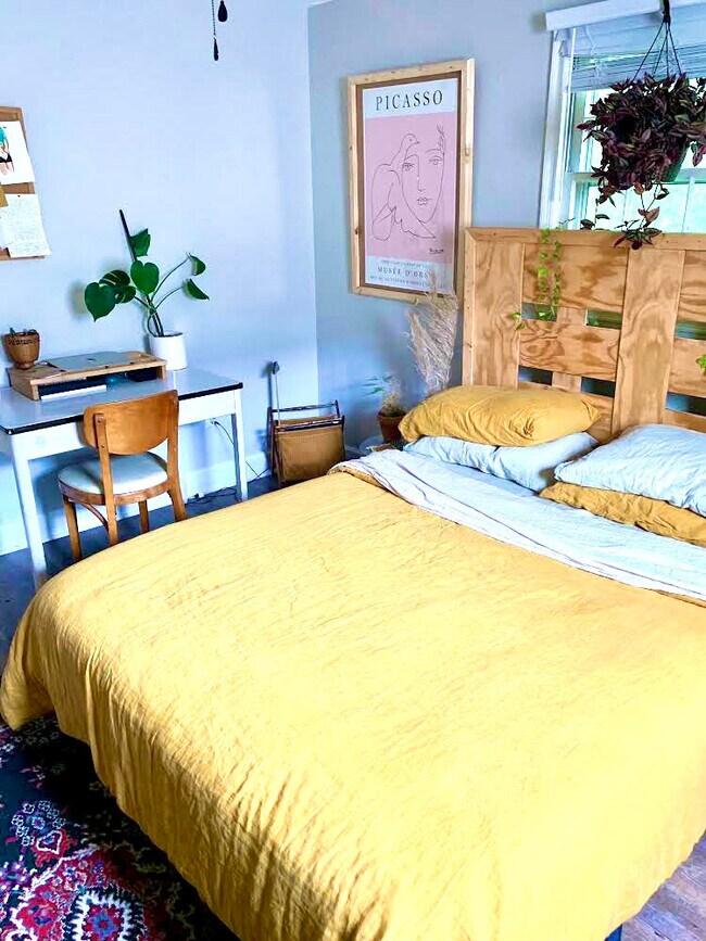 Bedroom 1 - 230 China St