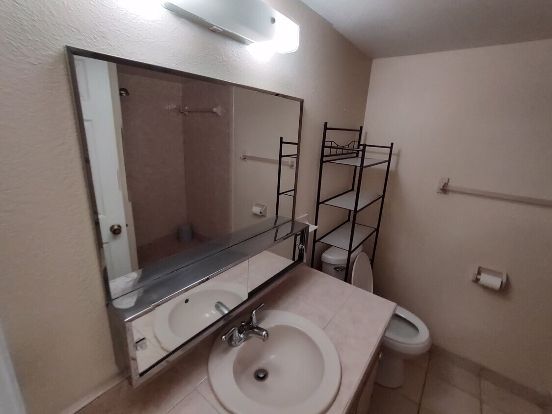 216 Duane Palmer Blvd Unit Dockside, Sebring, FL 33876 Condo for Rent