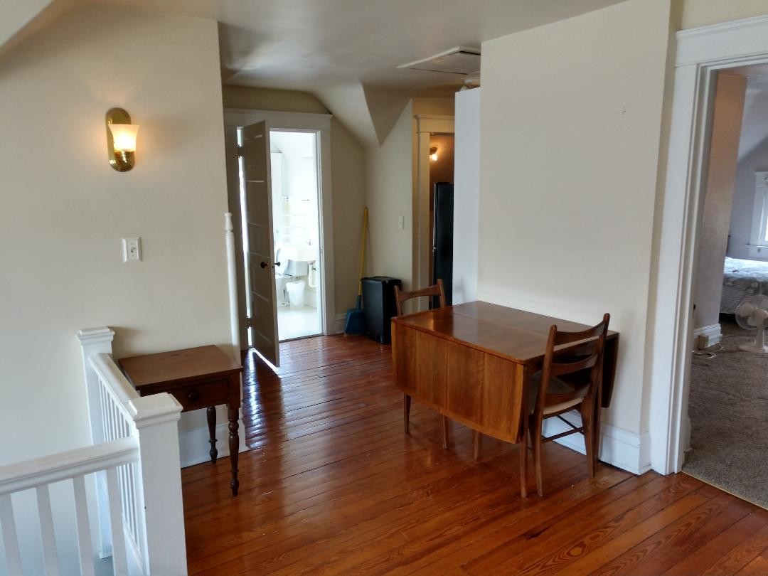 Dining area - 1528 Quarrier St