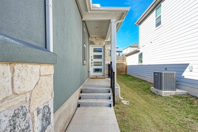 Building Photo - 113 Rampart Lp