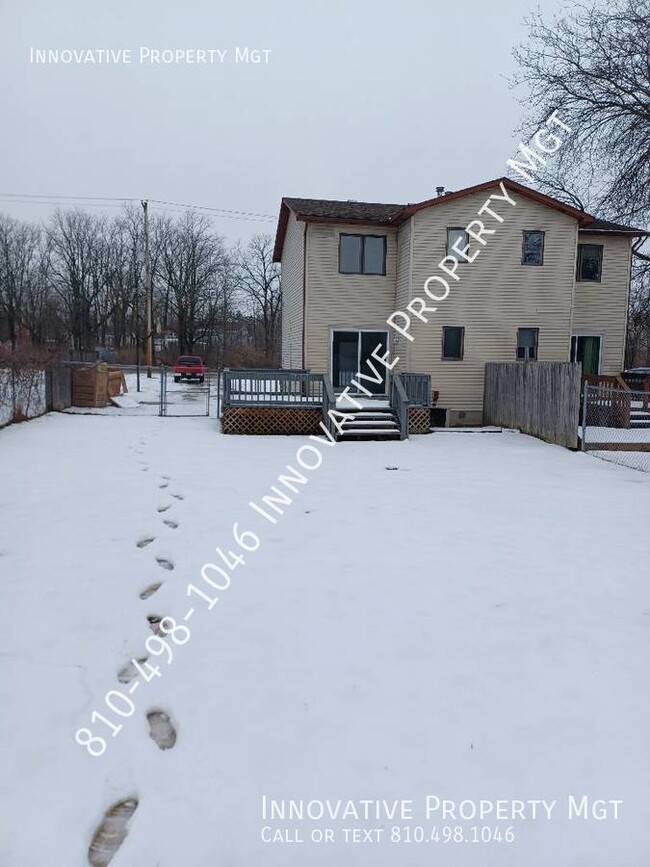 Building Photo - Beautiful remodeled 2 bedroom 1.5 bath Sid...