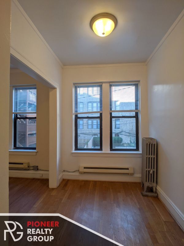 Building Photo - 4631 N Paulina St