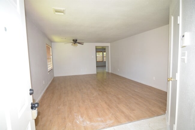 Foto del edificio - 3906 Pebble Garden Ln