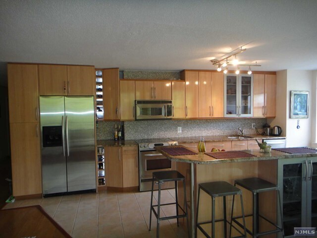 Building Photo - 100 Grand Cove Way