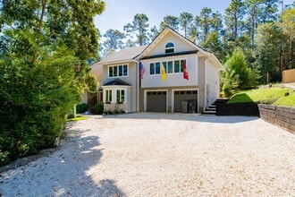 Building Photo - 9988 Hillview Dr