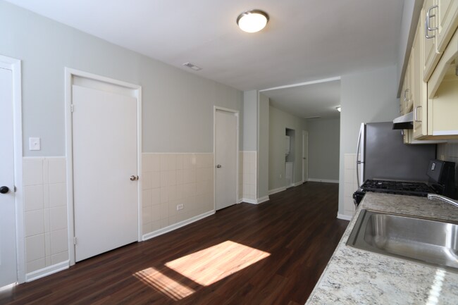Foto del edificio - 2646 W Cermak Rd