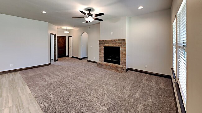 Foto del edificio - Amazing 4 Bed 2 Bath House in Mustang!
