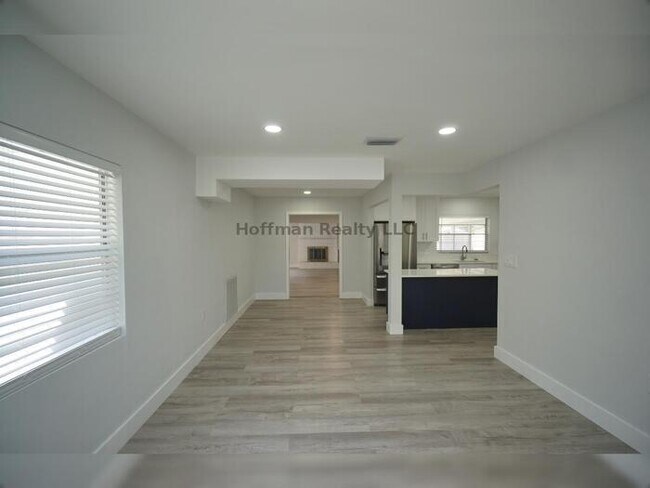 Building Photo - South Tampa ? Remodeled Single Story Home