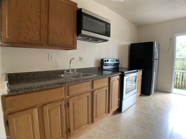 Building Photo - 2 br, 1 bath House - 1011 NW 18th St