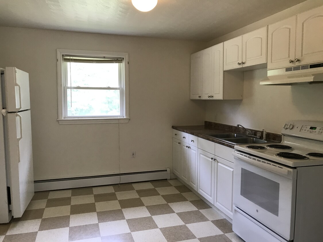 44 Old Concord Tpke Unit 5, Barrington, NH 03825 - Apartments in ...