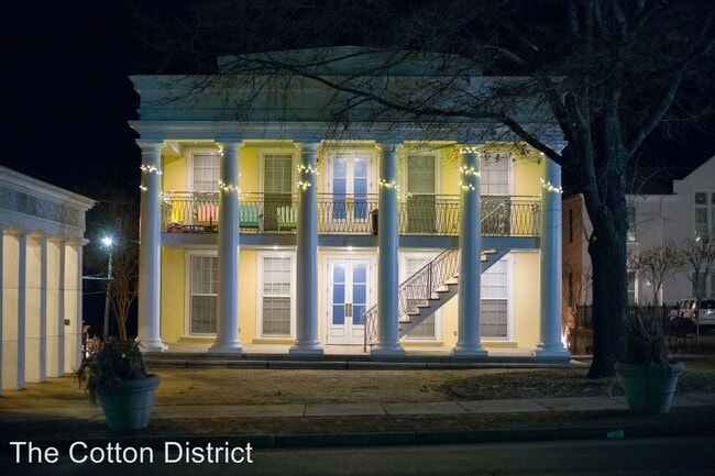 Building Photo - 513 University Dr