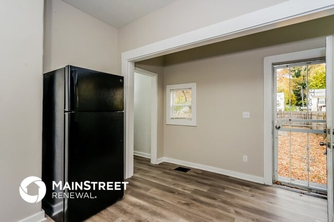 Building Photo - 1105 S 32nd St