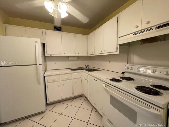 Foto del edificio - 111 Golden Isles Dr