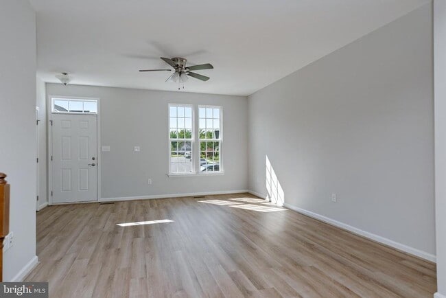 Building Photo - 8647 Rosecrans Ln