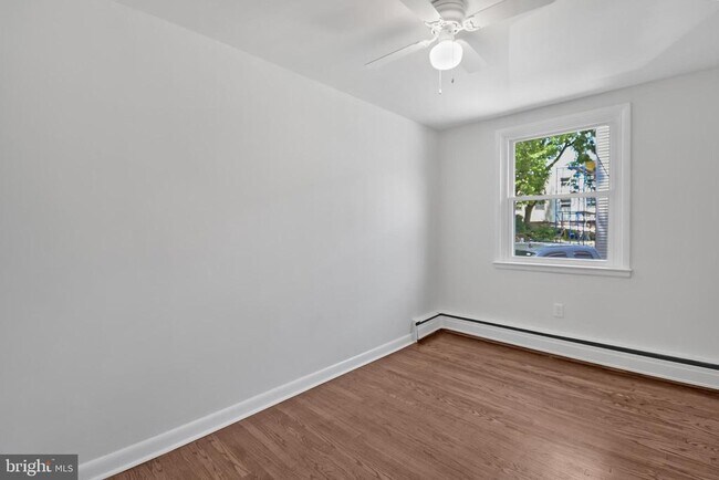 Foto del edificio - 2409 Manor Rd