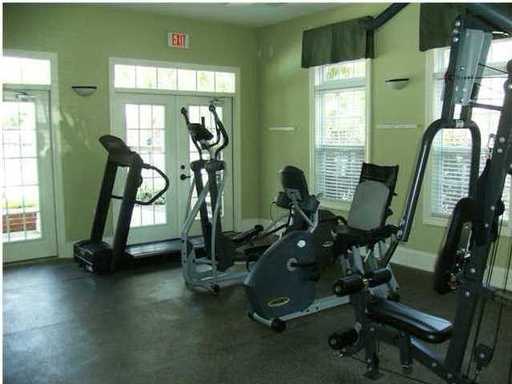 Foto del edificio - 1025 Riverland Woods Pl