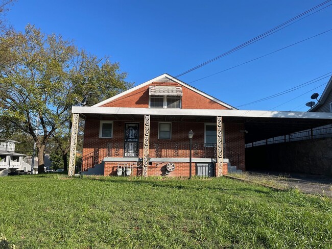 Foto del edificio - Charming West Nashville Home!