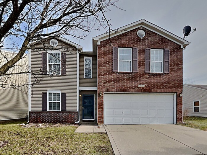 Primary Photo - 3 bed 2.5 bath with fenced in backyard!