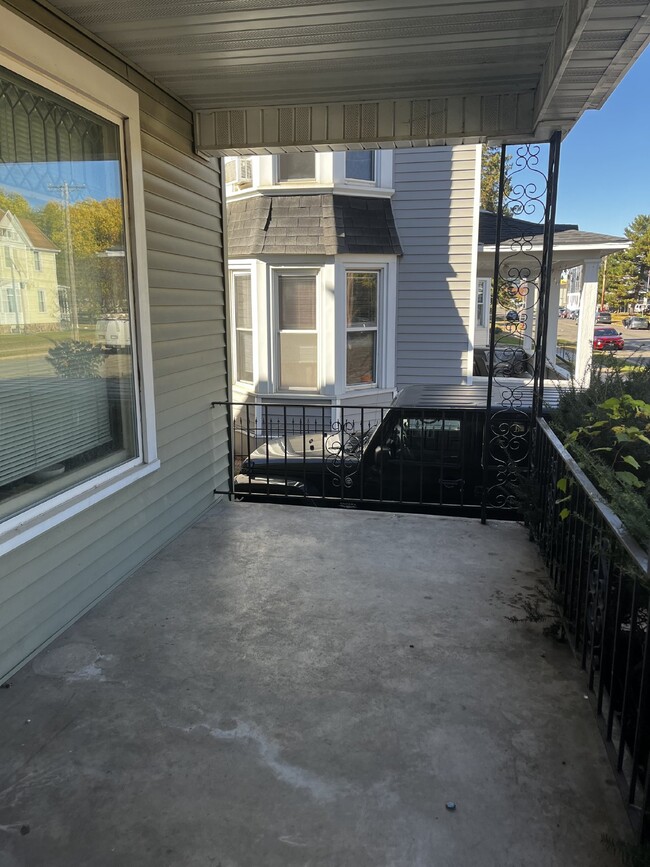 Building Photo - Cozy 4 Bed 1 Bath near UWEC!