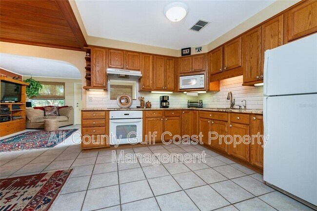 Foto del edificio - 230 Zephyr Rd