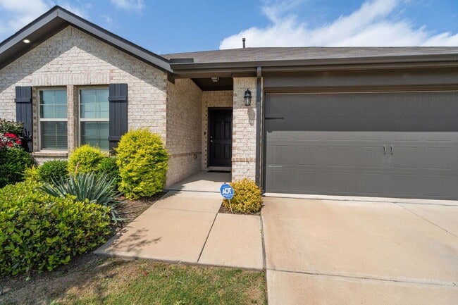 Building Photo - 2316 Wisterwood Ln