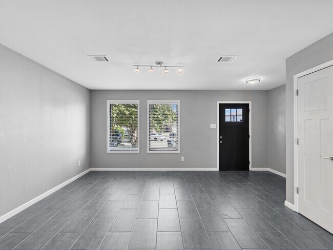 Foto del edificio - 5304 Los Altos Rd