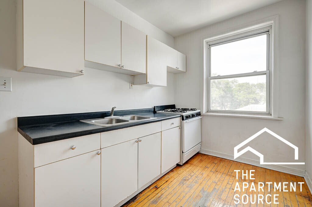 Foto principal - 3040 W Wellington Ave