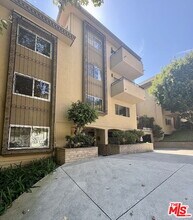 Building Photo - 6752 Hillpark Dr