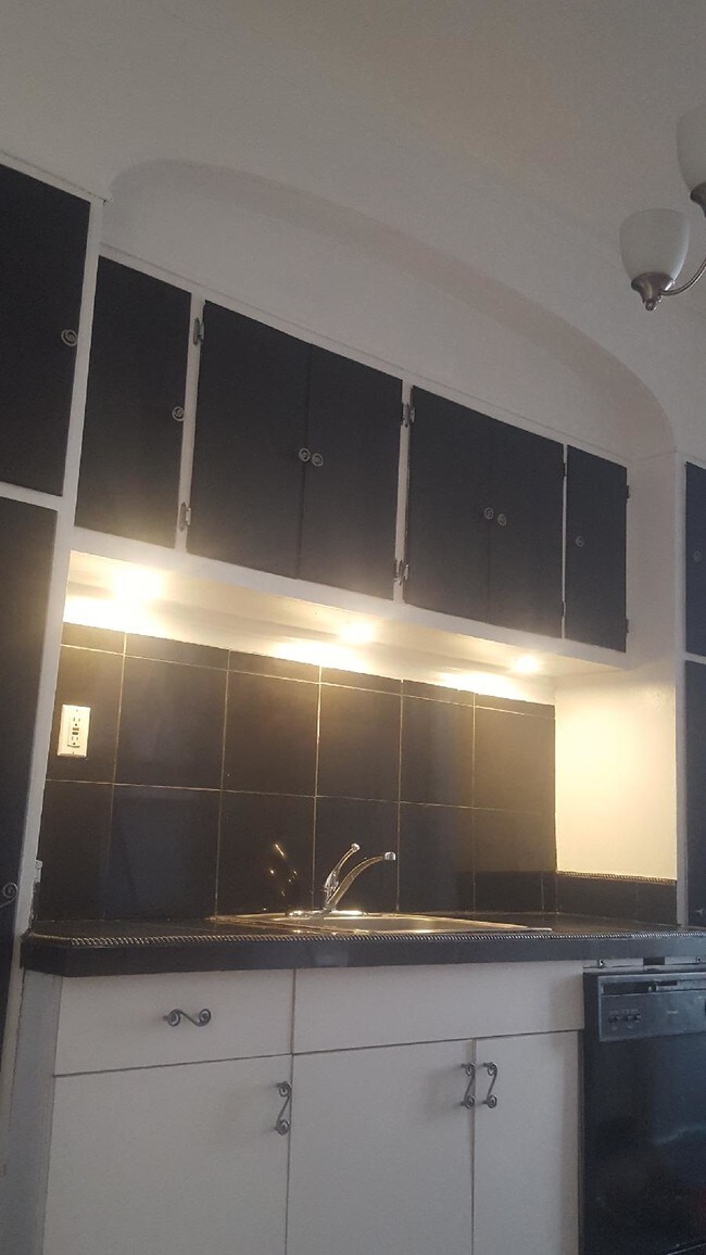 Building Photo - 30 Cooper Pl