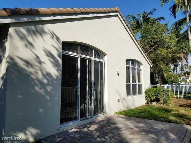 Building Photo - 7600 NW 20th Dr