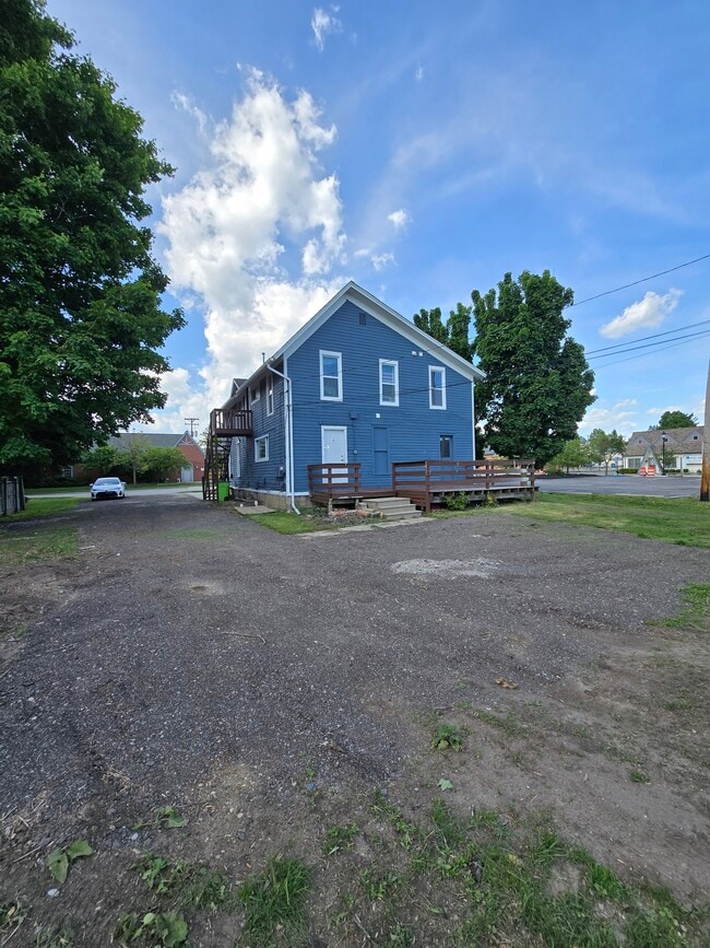 Building Photo - 113 W Liberty St