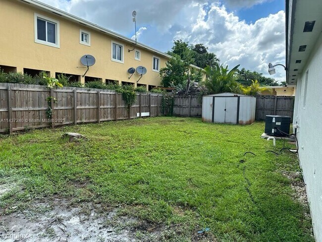 Foto del edificio - 3 br, 2 bath House - 940 SW 7th Plz