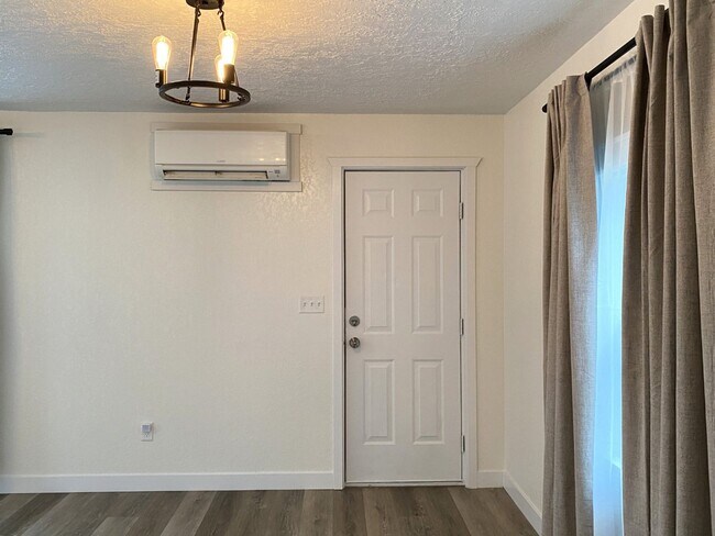 Foto del edificio - Remodeled Cottage