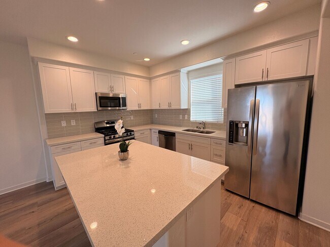 Foto del edificio - 2 bed, 2.5 bath located in Anaheim, CA !