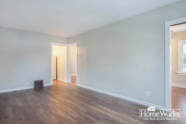 Building Photo - 1009 N Merrifield Ave