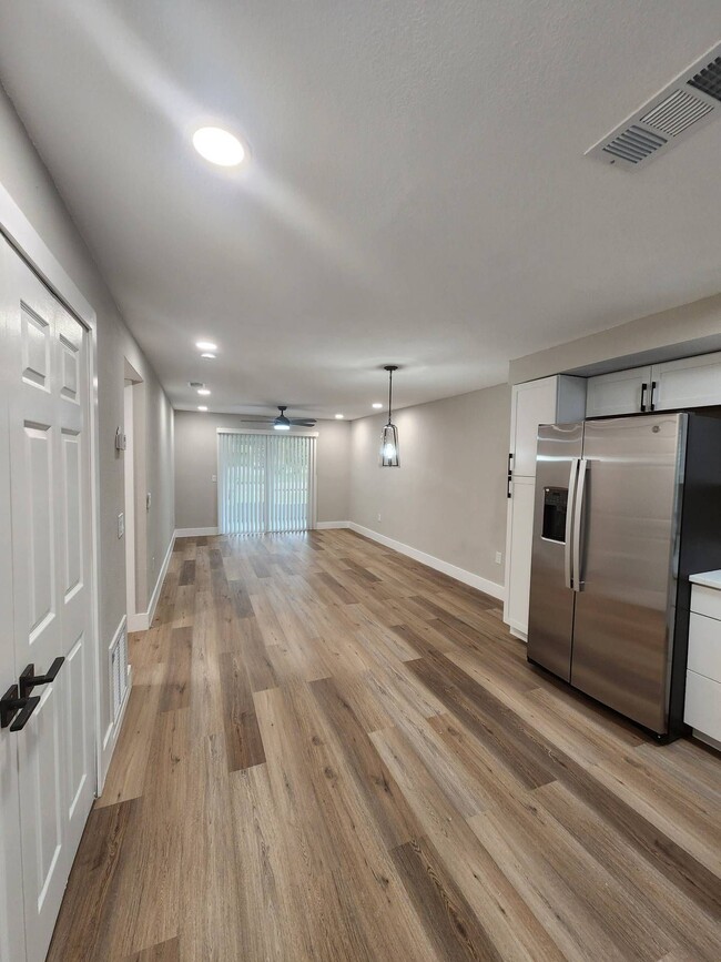 Foto del edificio - Beautiful Newly Renovated unit with 2 bedr...