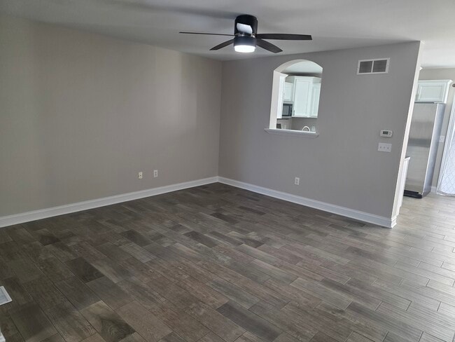 Building Photo - 234 W Kyra Ln