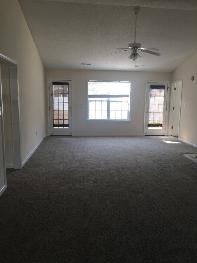 Building Photo - 3 Bedroom Home in Beautiful Little River!!