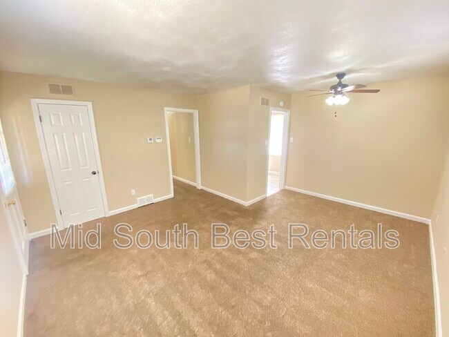 Foto del edificio - 3250 McKell Dr